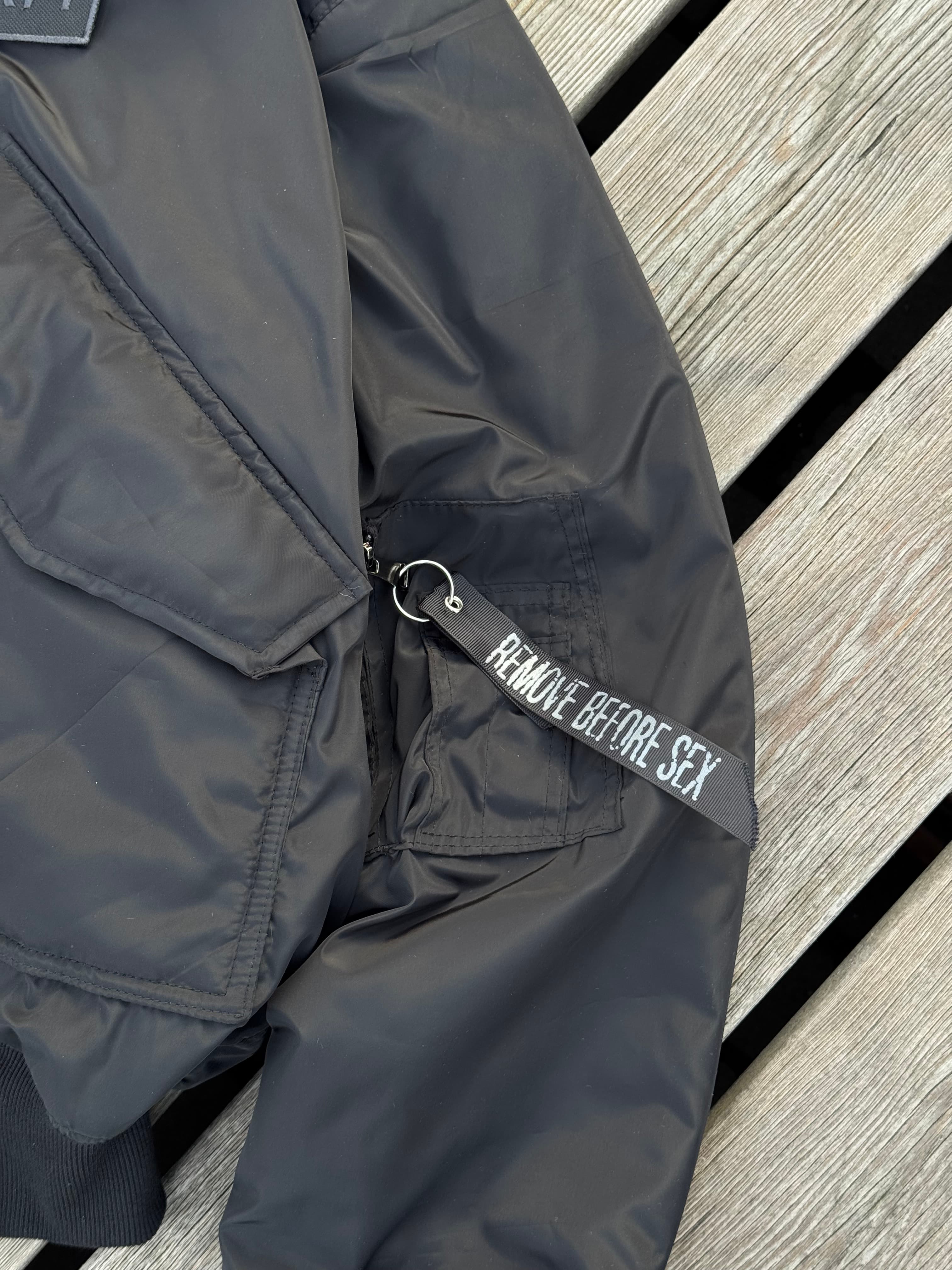 BOMBER BLACK